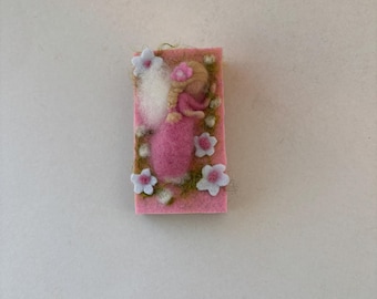 Matchbox Fairy,Large,candle,felted,Waldorf-art,Filzart,Gefilzt,Nature table dekoration,Season table,light candles,Waldorf celebration,unikat