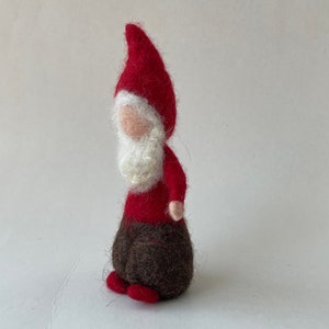 Gnome, Hand-felted, Wet felted, Waldorf-art.Seasonal,Filzart,Seasons Table,Zwerg Gefilzt,Jahreszeitentisch Red