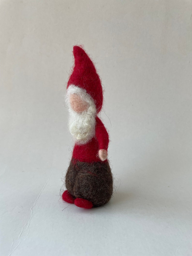 Gnome, Hand-felted, Wet felted, Waldorf-art.Seasonal,Filzart,Seasons Table,Zwerg Gefilzt,Jahreszeitentisch Red