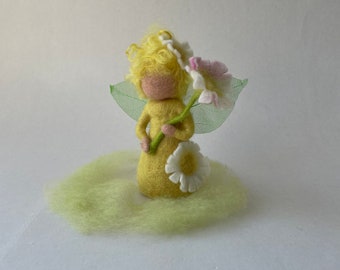 Daisy fairy,Wet  felted, Waldorf.-art,flower child,Naturetable,Season-table,Jahreszeitentisch,Blumenkind,Filzart