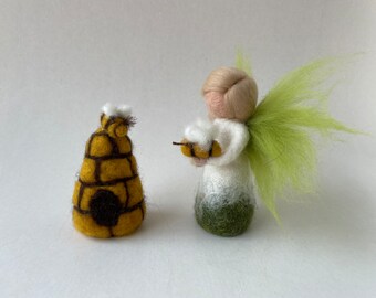 Bee fairy,beehive,Wet  felted, Waldorf.-art,flower child,Naturetable,Season-table,Jahreszeitentisch,Blumenkind,Filzart