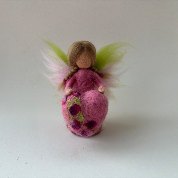 Sweetheart Fairy,Love angel,Valentine,Wet felted,Waldorf-art,Naturetable.Filzart,Seasons Table,Gefilzt,Jahreszeitentisch,