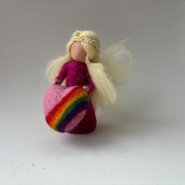 Sweetheart Fairy,Love angel,Valentine,Wet felted,Waldorf-art,Naturetable.Filzart,Seasons Table,Gefilzt,Jahreszeitentisch,