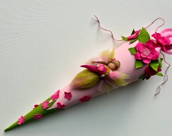 Schultüte mit Blumen und fee,Elfe,Schulelfe,Schulanfang,Einschulung,Filzart,Waldorf-art,Märchen schultüte,Zuckertüte