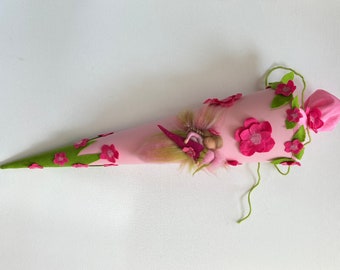 Schultüte mit Blumen und fee,Elfe,Schulelfe,Schulanfang,Einschulung,Filzart,Waldorf-art,Märchen schultüte,Zuckertüte