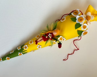 Schultüte mit Blumen und fee,Erdbeere,Elfe,Schulelfe,Schulanfang,Einschulung,Filzart,Waldorf-art,Märchen schultüte,Zuckertüte