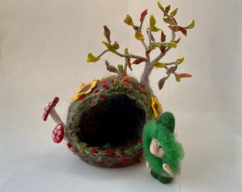 Autumn-house and Gnome,Play house,Wet felted,Hand Felted,Waldorfart,Filzart,Sunflowers, Gnome,Pixie,Muschroom,gefilzt,Jahreszeitentisch