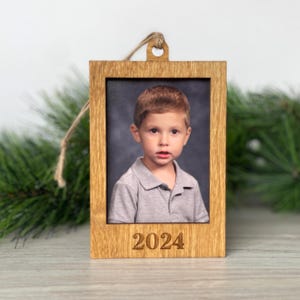 Adorno fotográfico grabado para billetera 2024, se adapta a fotos de tamaño billetera estándar de hasta 2,5" x 3,5", estilo de inserción