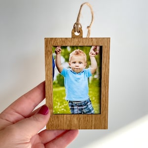 Adorno con marco para billetera, se adapta a fotos de tamaño billetera estándar de hasta 2,5" x 3,5"