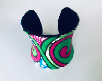 Green cuff bangle/ Green cuff bracelet/ Ankara fabric/ Curvy cuff bangle/ African cuff bracelet/ jewelry for her/ green pink fabric banglele