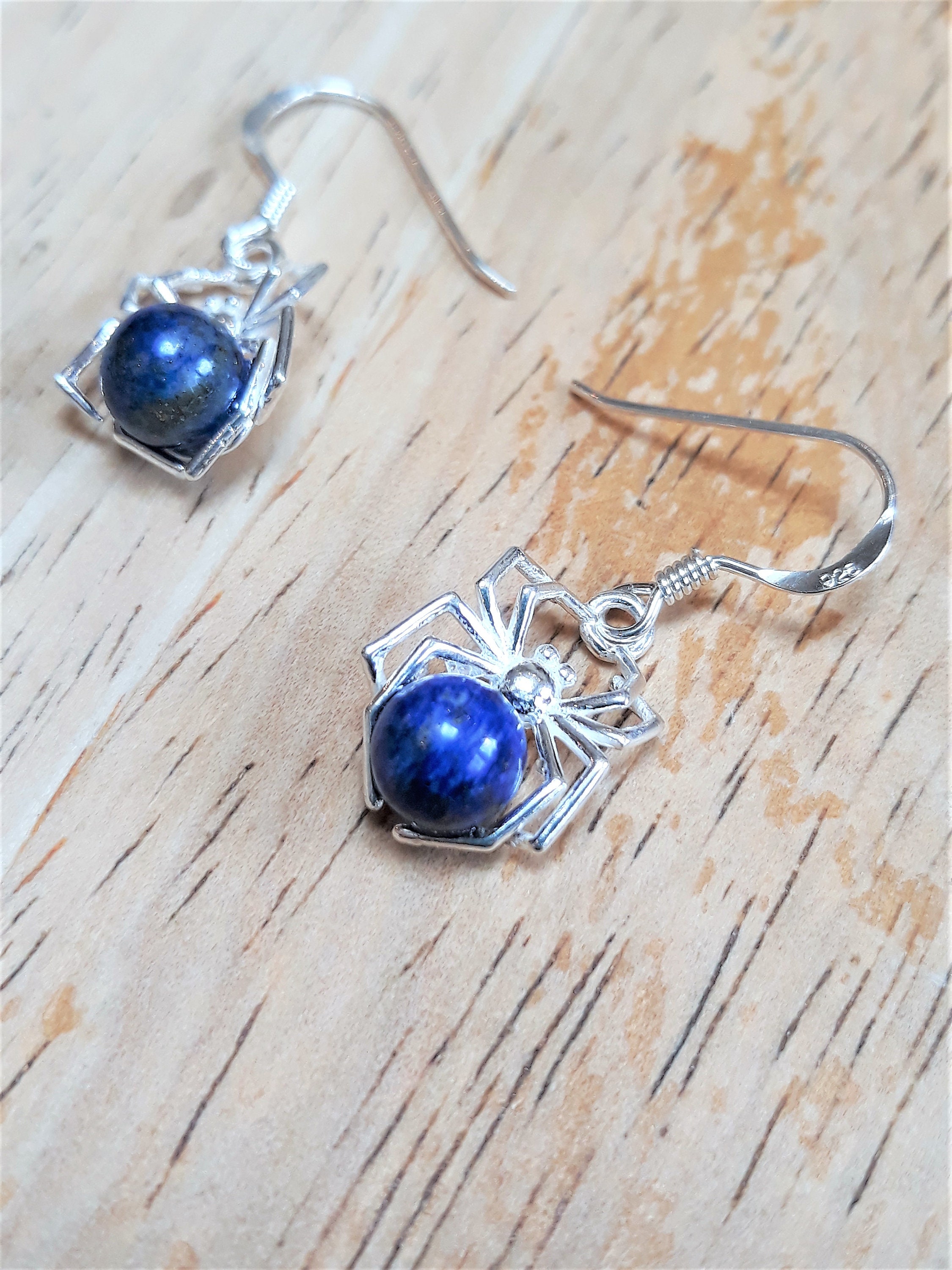 ラピスラズリのスパイダードロップイヤリング、ラウンドブルー