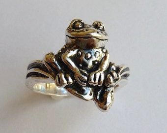 Sterling Silver Frog with Crooked Smile Ring