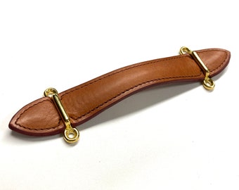 Saddle Tan, Trunk style Leather pull with Brass brackets, Contoured body, English ends, Border stitched, Edges painted