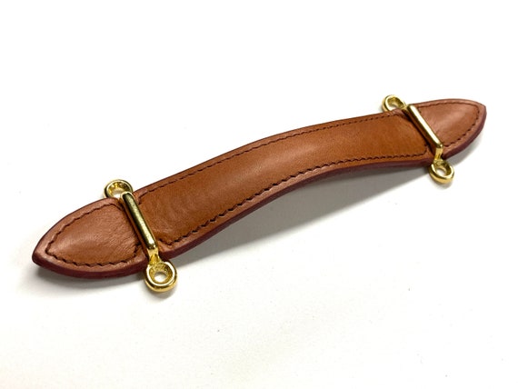 Saddle Tan, Trunk style Leather pull with Brass brackets, Contoured body, English ends, Border stitched, Edges painted