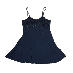 Mini vestido babydoll de lantejoulas preto vestido swing coquetel // detalhe no peito de lantejoulas // vestido por escolha // tamanho 7