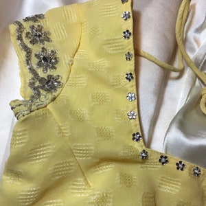 Pale Yellow Beaded Sari Crop Top // Floral Beaded // Indian Saree Sari Blouse // Padded // Back Tie // Size XS / Small image 3
