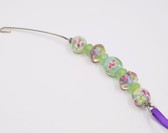 Green/pink flowers lampwork beaded spinning wheel orifice hook/threader