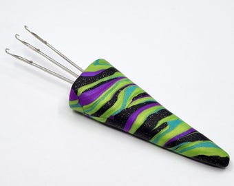 1 (S) "Aurora" pattern Cord-i-Flix, i-cord making tool, in black/green/purple polymer clay with 3 small hooks, for yarn weight 4ply to DK.