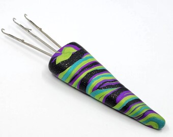 1 (M) "Aurora" pattern Cord-i-Flix, i-cord making tool, in green/blue/purple/black polymer clay with 3 medium hooks, for yarn DK to Aran.
