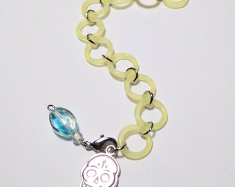 Glow in the dark row counter/stitch marker - counts to 109.
