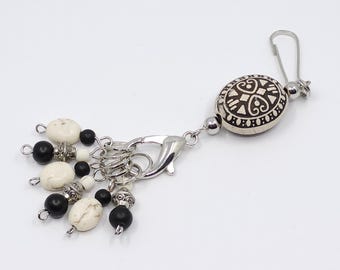 Black/white patterned bead stitch marker holder with 6 removable coordinating knitting stitch markers