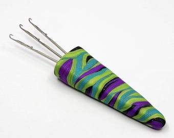 1 (M) "Aurora" pattern Cord-i-Flix, i-cord making tool, in green/blue/purple/black polymer clay with 3 medium hooks, for yarn DK to Aran.