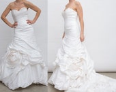 Vintage Ivory Wedding Dress with Sweetheart Neck Corset Top Ruffled White Mermaid Gown with Train Size Medium