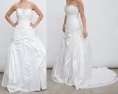 Vintage Ivory Wedding Dress with Beaded Corset Top Size Medium White Floor Length Gown with Corset Back and Train