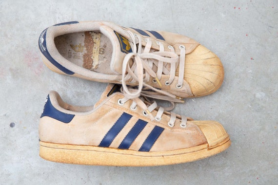 Vintage Adidas Original 80's Sneakers, 8,5 US / 42 EU / 8 UK, Retro Sport Shoes, Adidas Trainers, Beżowe Zniszczone Sneakersy - Etsy Polska Vintage Adidas Original 80's Sneakers, 8,5 US / 42 EU / 8 UK, Retro Sport Shoes, Adidas Trainers, Beżowe Zniszczone Sneakersy - Etsy Polska