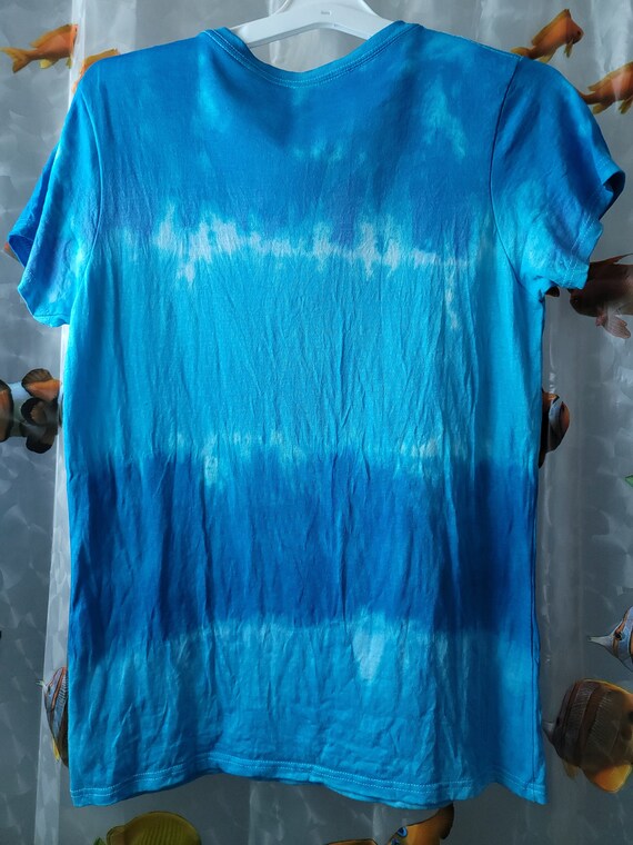 Blue Tie Dye Tee / V-neck Tee Shirt / Light Blue / Dark Blue