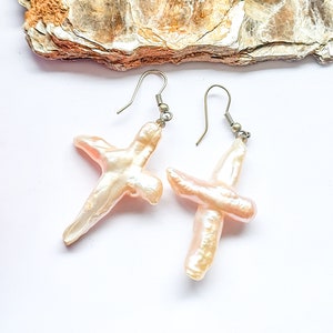 Boucles d&#39;oreilles croix perle d&#39;eau douce