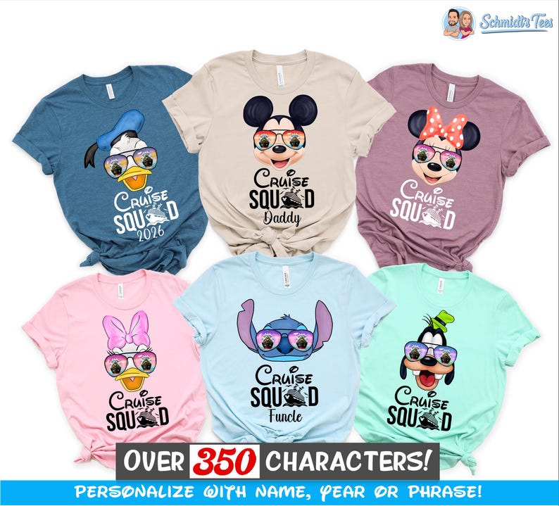 Puede incluir: Seis camisetas de manga corta en azul, beige, malva, rosa, azul claro y verde menta. Cada prenda muestra un personaje de dibujos animados con gafas de sol que reflejan un crucero, el texto Cruise Squad y etiquetas como Daddy o 2026.