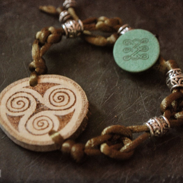 Wood triskele and celtic knots bracelet