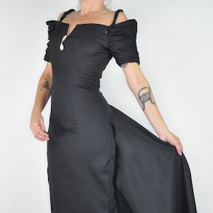 SALE - 90er Schwarzes Cape Party Maxikleid - Kleine | Vintage Schwarzes Prinzessin Diana Kleid | Strasskleid | Schulterfreies Krepp-Partykleid