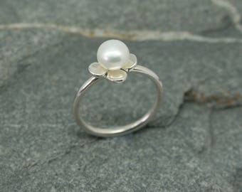 Sterling silver and pearl ring, flower and pearl ring, daisy and pearl ring, pretty daisy ring, art nouveau ring, hand made in Cornwall