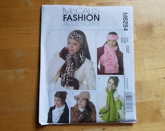 Patrón de costura McCall's 6254: patrones para gorros, bufandas y guantes