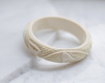 1950s carved geometric bangle // 1950s geometric bracelet // vintage bracelet