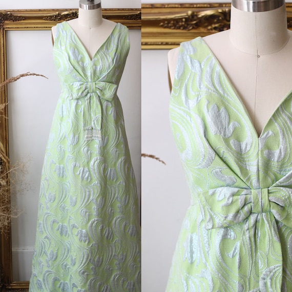 1960s green jacquard dress // 1960s soft green col