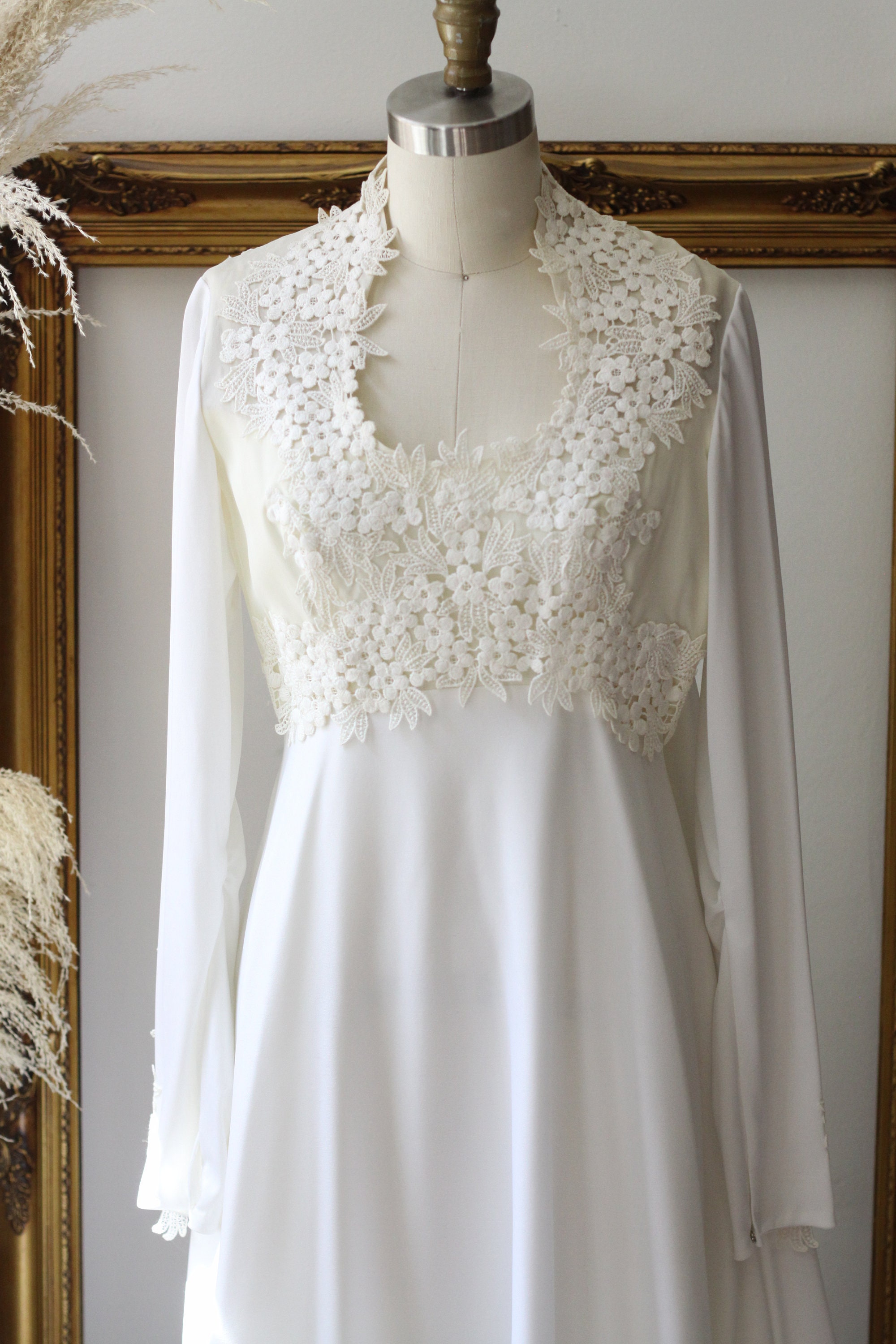 1960s floral top wedding dress // 1960s long sleeve lace
