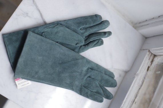 1970s green suede gloves // green gloves // vintage dead stock gloves