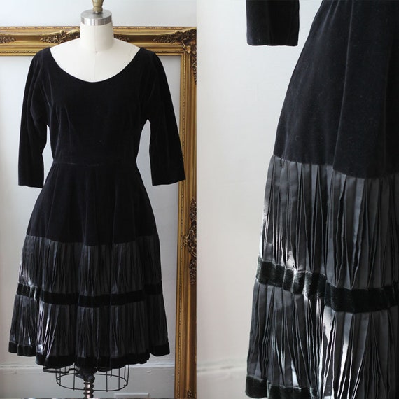 1960s black velvet dress // little black dress //