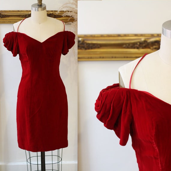 1980s red velvet dress // velvet mini dress // vin