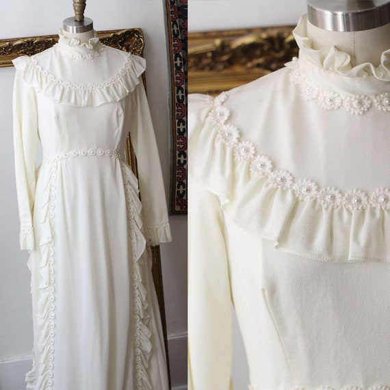 1970s long sleeve ruffle wedding dress // 1970s ru