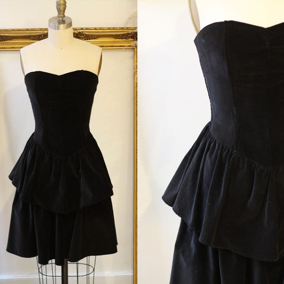 1980s black velvet mini dress // velvet mini dress