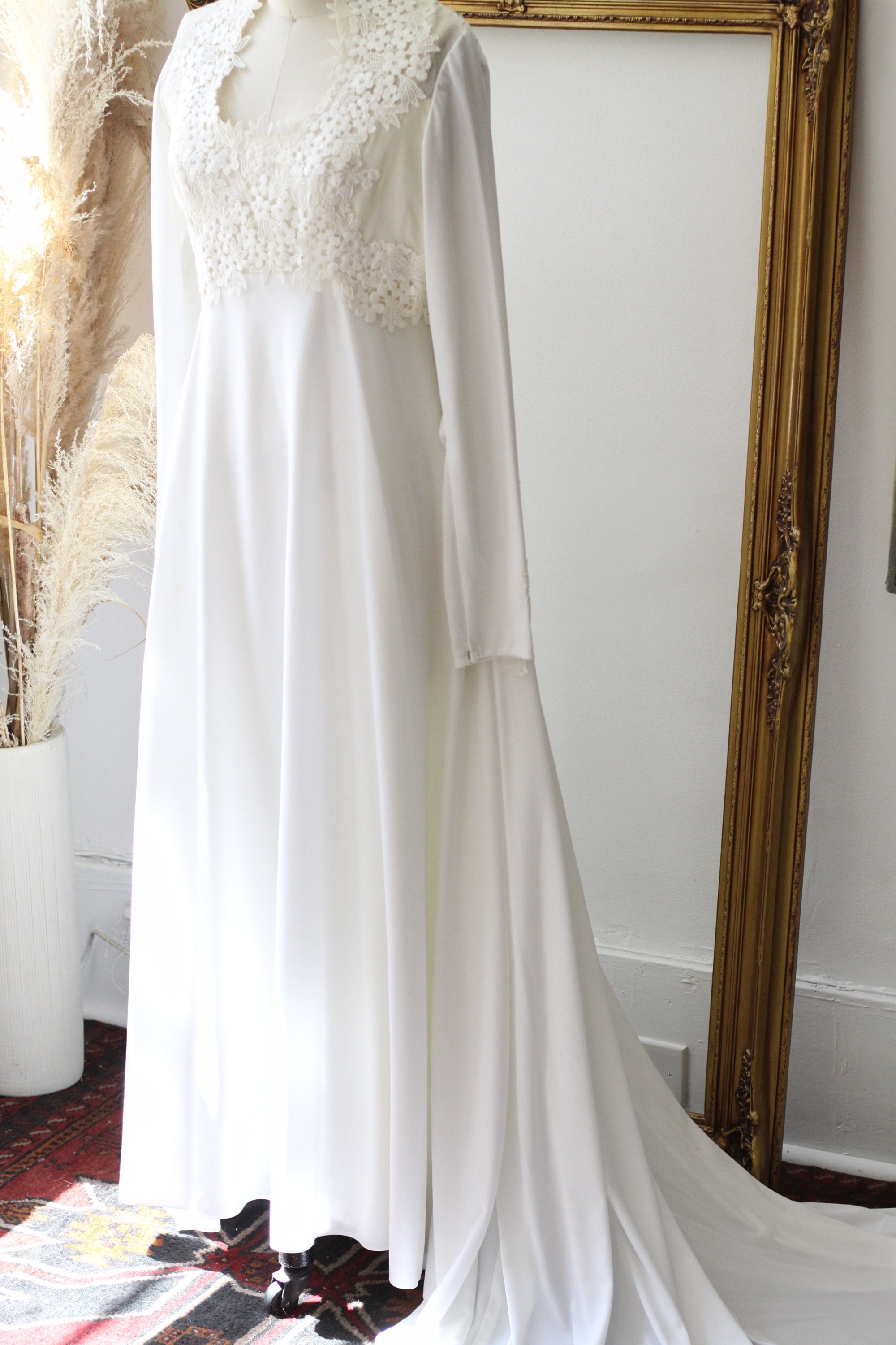 1960s floral top wedding dress // 1960s long sleeve lace