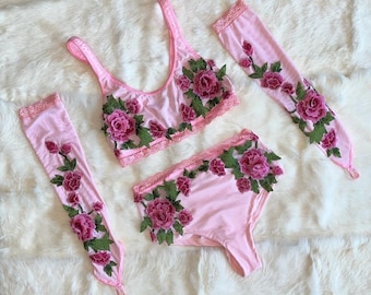 Conjunto de bambú y malla rosa, bralette, guantes, parte inferior