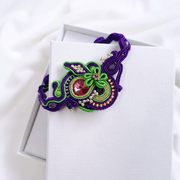 Pulsera soutache púrpura, pulsera bordada a mano Soutache, pulsera violeta con cuentas, pulsera de colores, regalo para mamá, esperando regalo de mamá