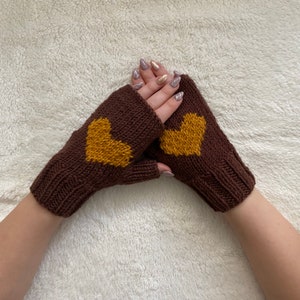 Winter Fingerless Gift Glove, Knit Handmade Driving Glove, Knit Best Heart Gloves For Womens, Beige Wool Mitten, Valentines Day Heart gloves 画像 7