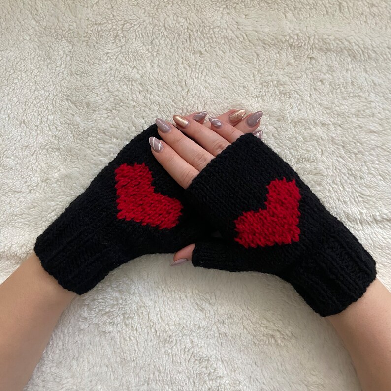 Winter Fingerless Gift Glove, Knit Handmade Driving Glove, Knit Best Heart Gloves For Womens, Beige Wool Mitten, Valentines Day Heart gloves 画像 6