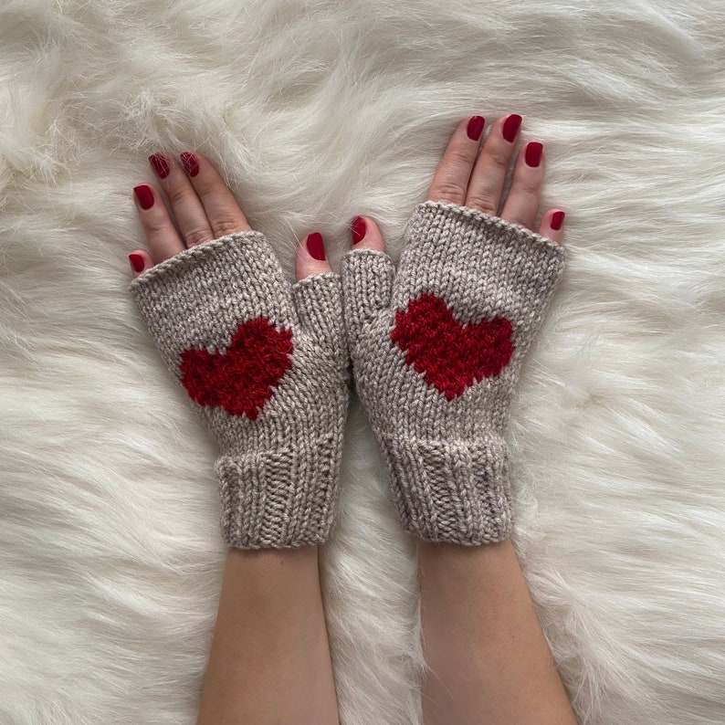 Winter Fingerless Gift Glove, Knit Handmade Driving Glove, Knit Best Heart Gloves For Womens, Beige Wool Mitten, Valentines Day Heart gloves 画像 2